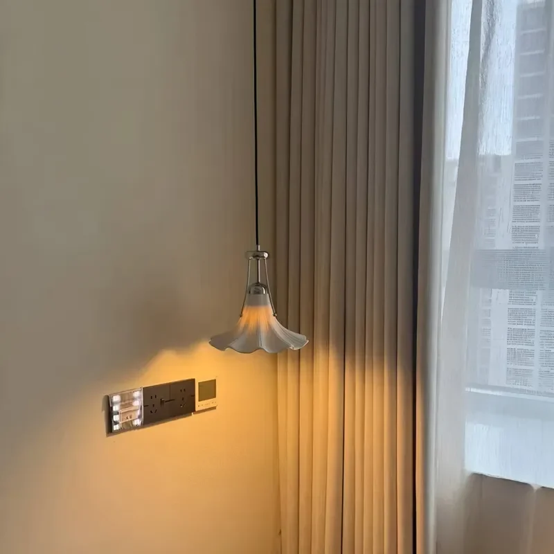 Nordic Bauhaus Magnolia Flower Pendant Lights Chrome Plating Ceramic Chandelier Living Room Decoration Bedroom Hanging Lamps Led
