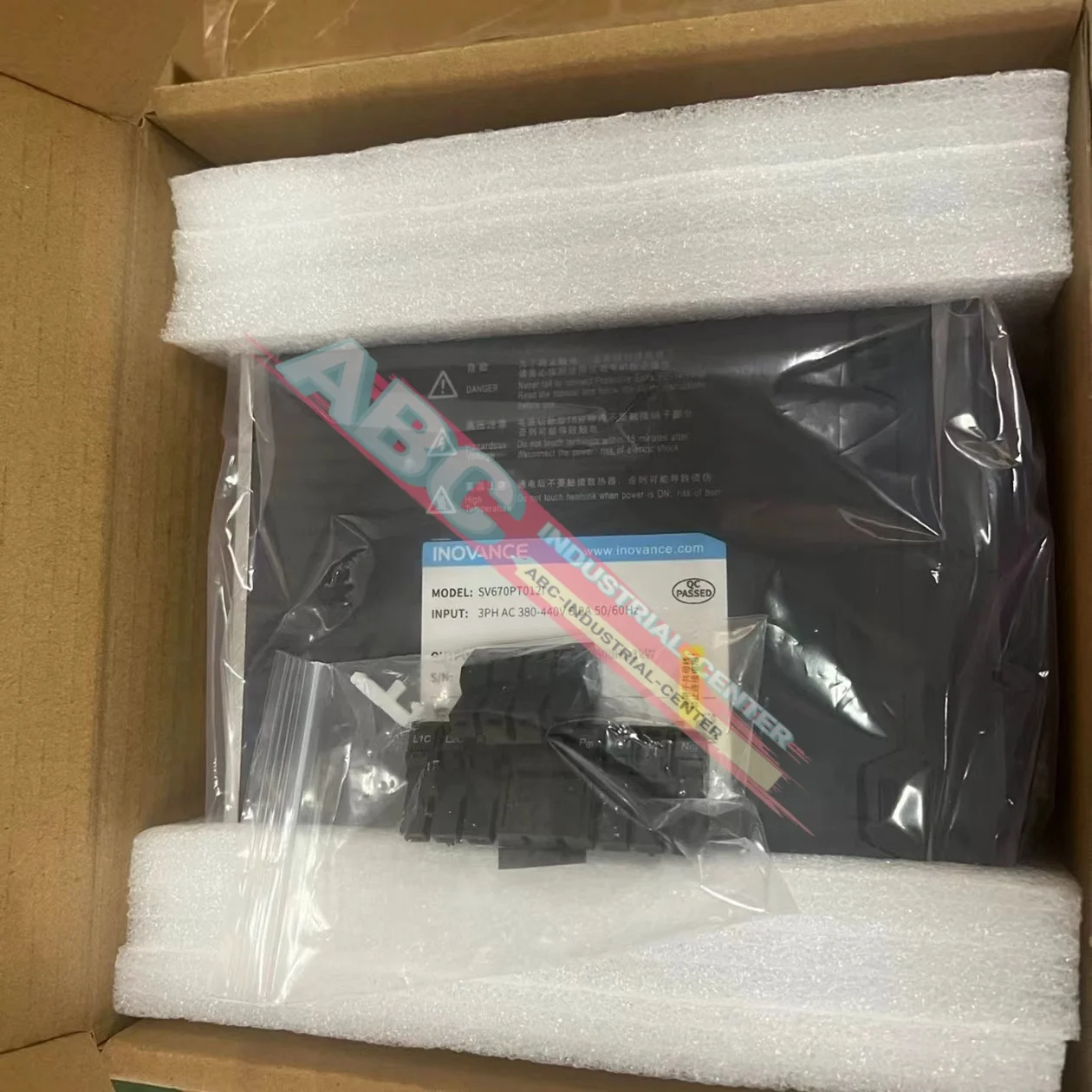 

New in box SV680LPS2R8I SV680NS1R6I Servo driver