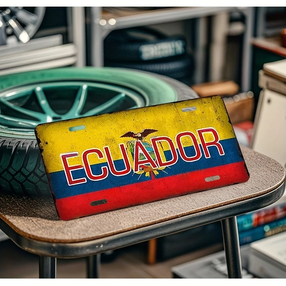 Pintura en Lámina de Aluminio con Diseño 2D Plano, Bandera de Ecuador con Emblema Nacional "ECUADOR", Estilo Vintage Desgastado, Forma de Matrícula, Sudamérica