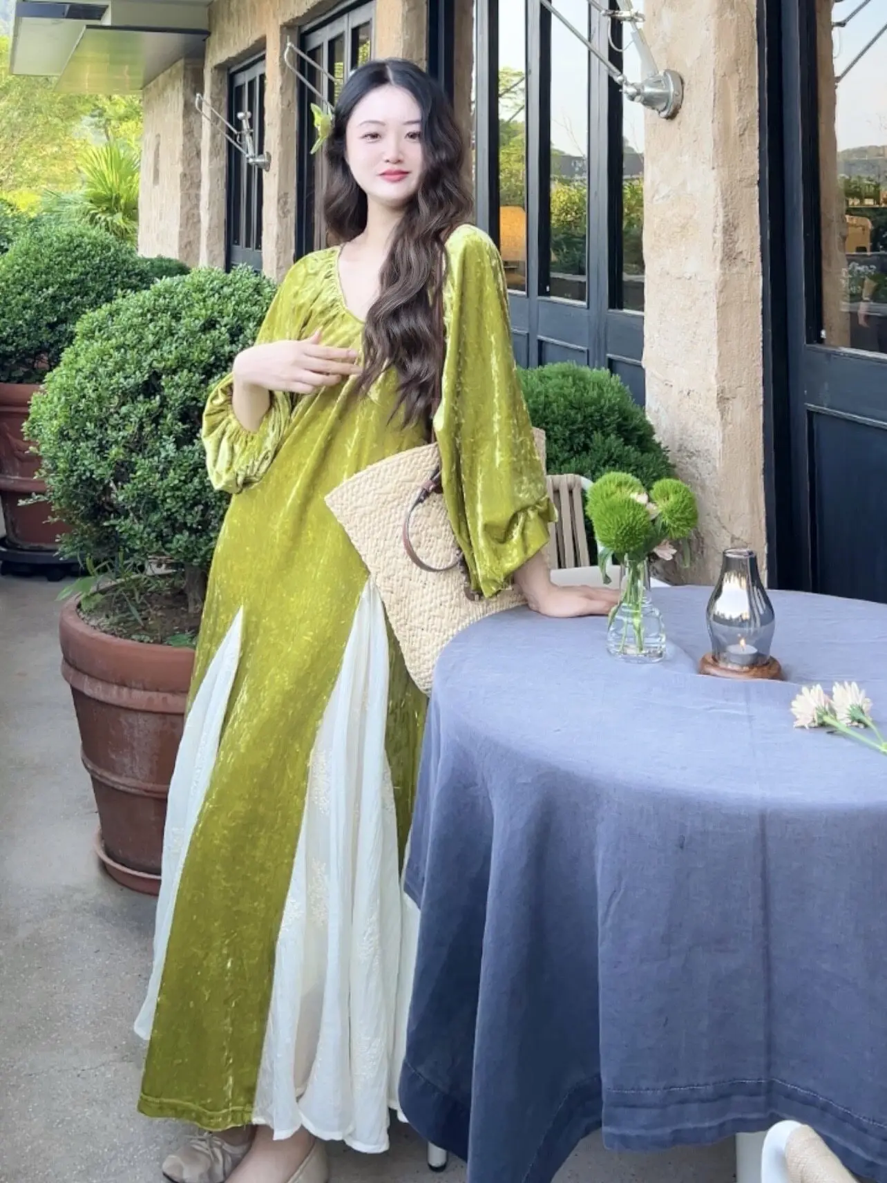 티이하일리 봄 가을 벨벳 여성 그린 패치워크 드레스 랜턴 소매 롱 미디 기장 V넥 루즈핏 여성복 2026 신상 A라인