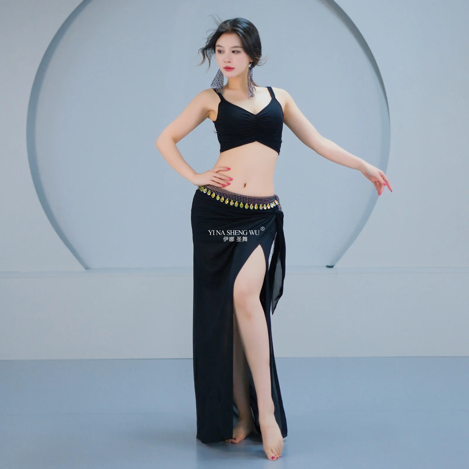 ベリーダンス練習服女性のカスタマイズされたセクシーなノースリーブトップ + セクシーなスプリットロングスカート 2 個女の子オリエンタルダンス衣装