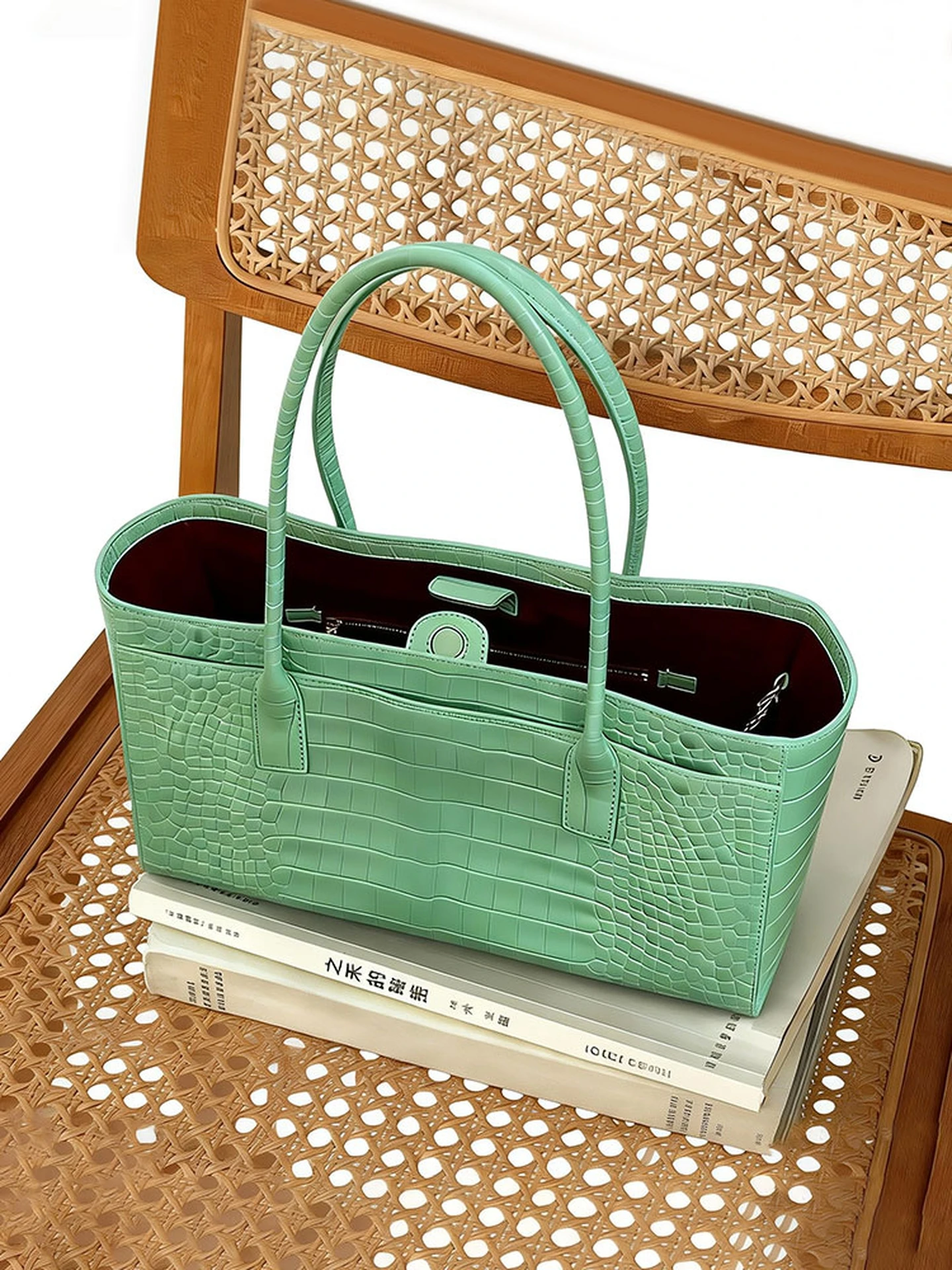 

Green Commuter Large Capacity Tote Bag Women's 2026 New High-End Sensation Elegant Handbag Single Shoulder Underarm Bag Summer