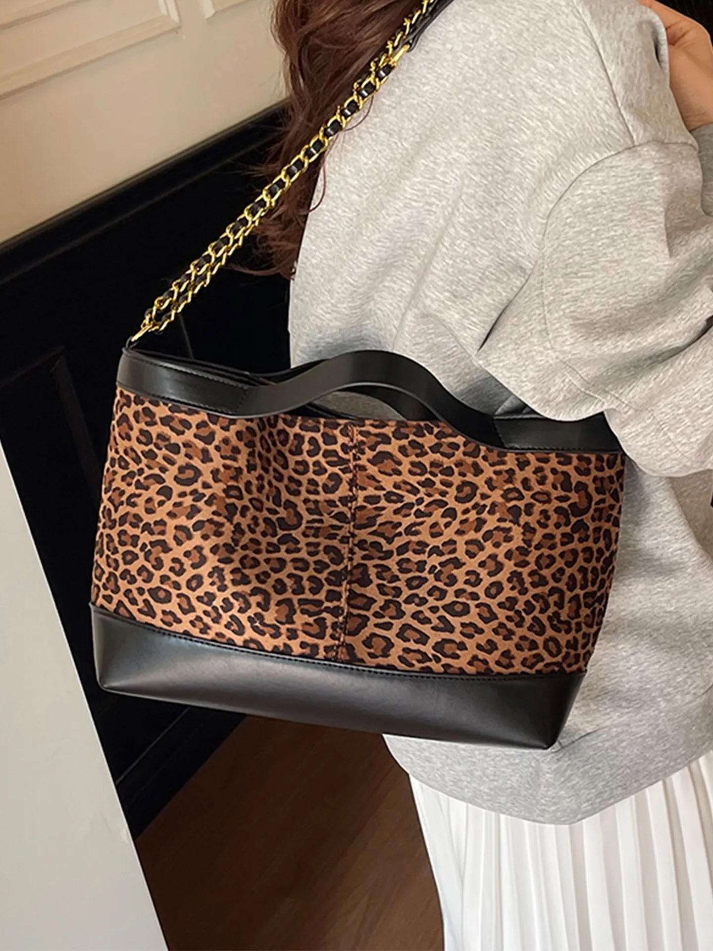 

Large Capacity Leopard Women's Handbag Autumn Winter New Korean Style Rectangle One Shoulder Bags Magnetic Button Bucket Bag