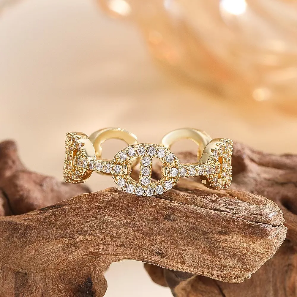 Fashionable and Understated Luxury Style Ring, Elegant and Unique Open-End Ring Accessory, Minimalist Jewelry.