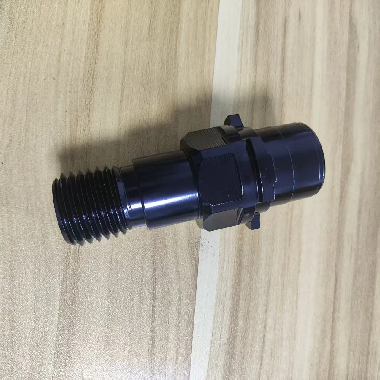 

Адаптер для алмазного бурения Hilti DD-EC1: патрон 1 1/4UNC (наружная резьба) на 1/2BSP (внутренняя резьба), совместим с DD-30W для буровых работ