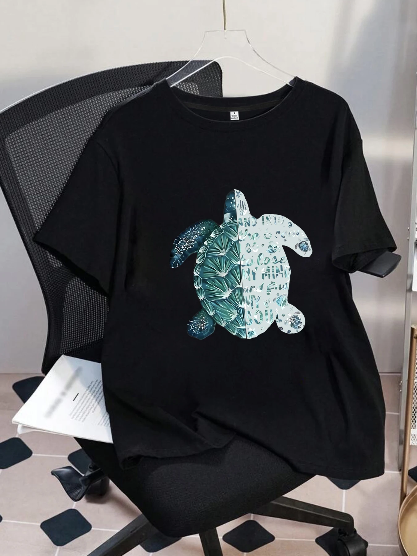 

Turtle Plus size women's round neck short sleeve T-shirt with elastic half sleeves and trendy prints