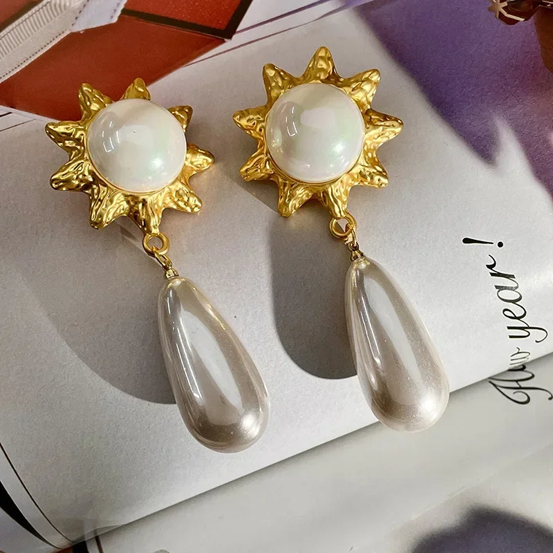 Draweye Pearls Stud Earrings for Women Korean Fashion Vintage Classic Elegant Simple Aretes De Mujer Flowers Sweet Jewelry