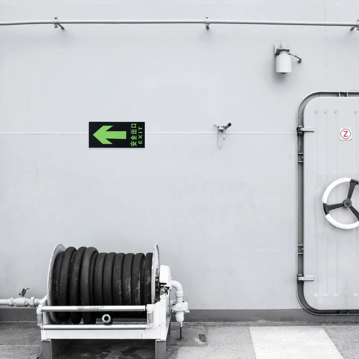 8 قطعة علامة خروج مضيئة ملصق حائط أمان فوتولومينيسسينت لمكتب المدرسة التجزئة باب الطوارئ علامة السلامة المرورية #2