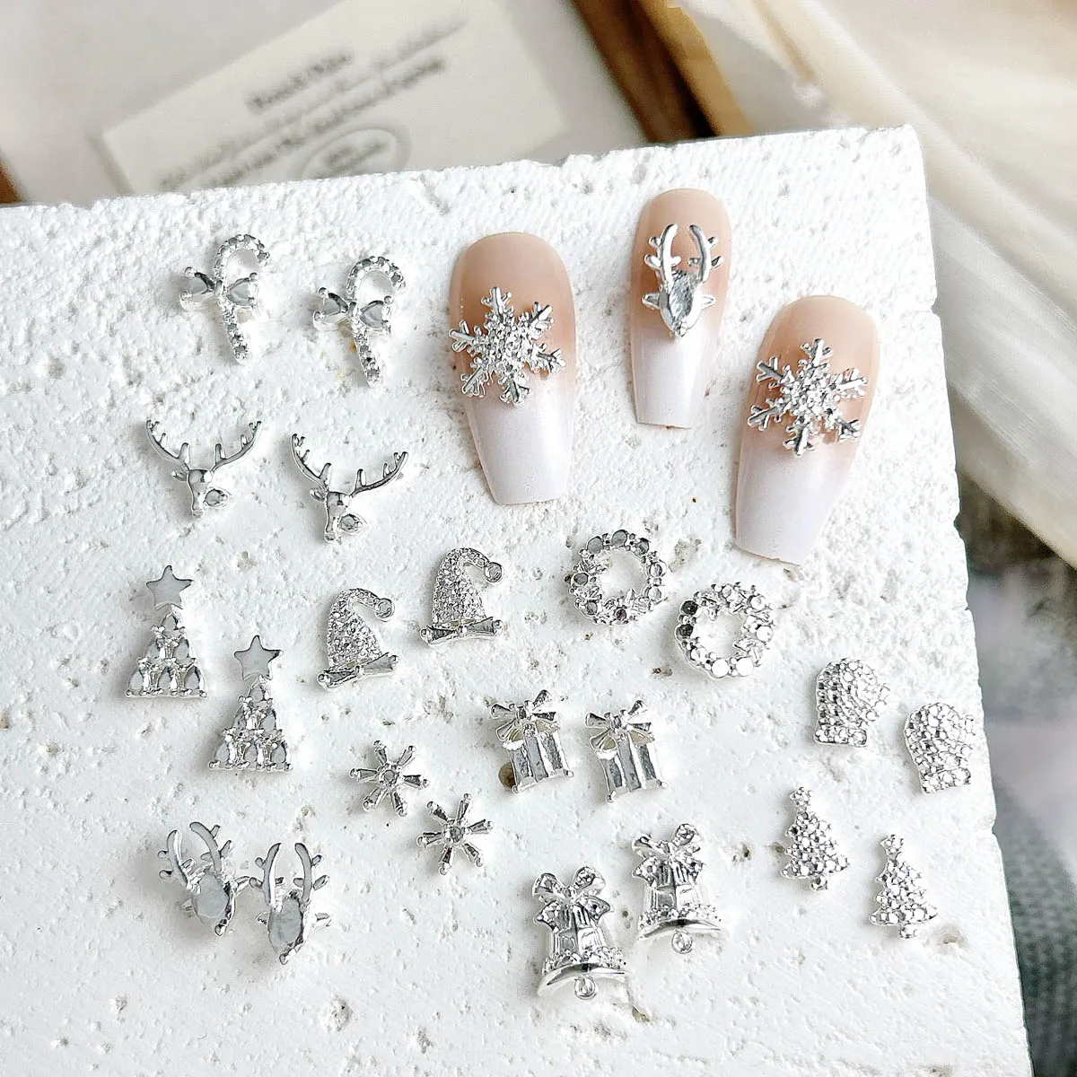 20PCS 3D New Creative Alloy Christmas Tree Bell Nail Charms Exquisite Wreath Elf Mixed Nail Art Decorations DIY Christmas Nails