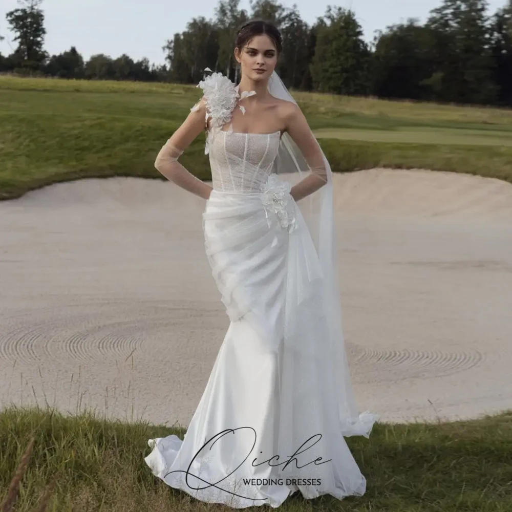 

QICHE Роскошные женские свадебные платья 2025 ручной работы с цветами на одно плечо, свадебное платье русалки, элегантное платье невесты по индивидуальному заказу