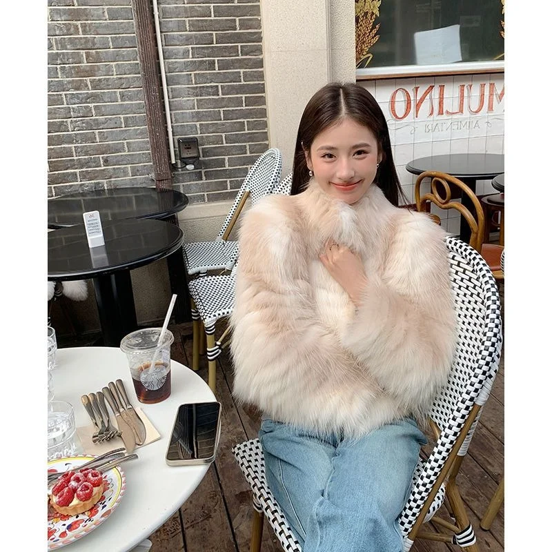 

2025 Winter New Women’s Fox Fur Coat Short Jacket Trendy Thick Warm Outerwear with Striped Design Fashion