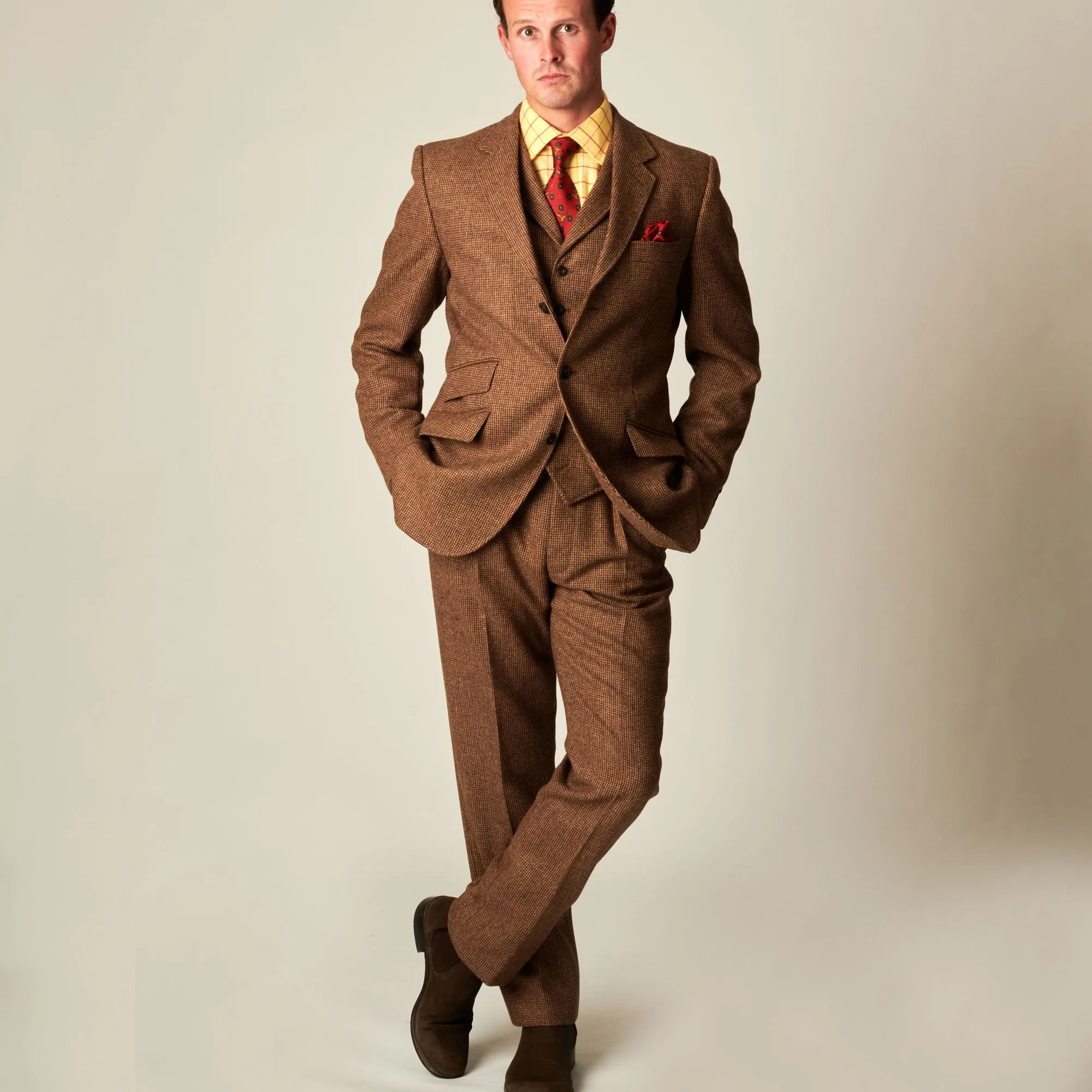 Classic Brown Herringbone Tweed 3-Piece Suit with Slanted Flap Pockets and Waistcoat Men Autumn Wedding Suit Customized M266020