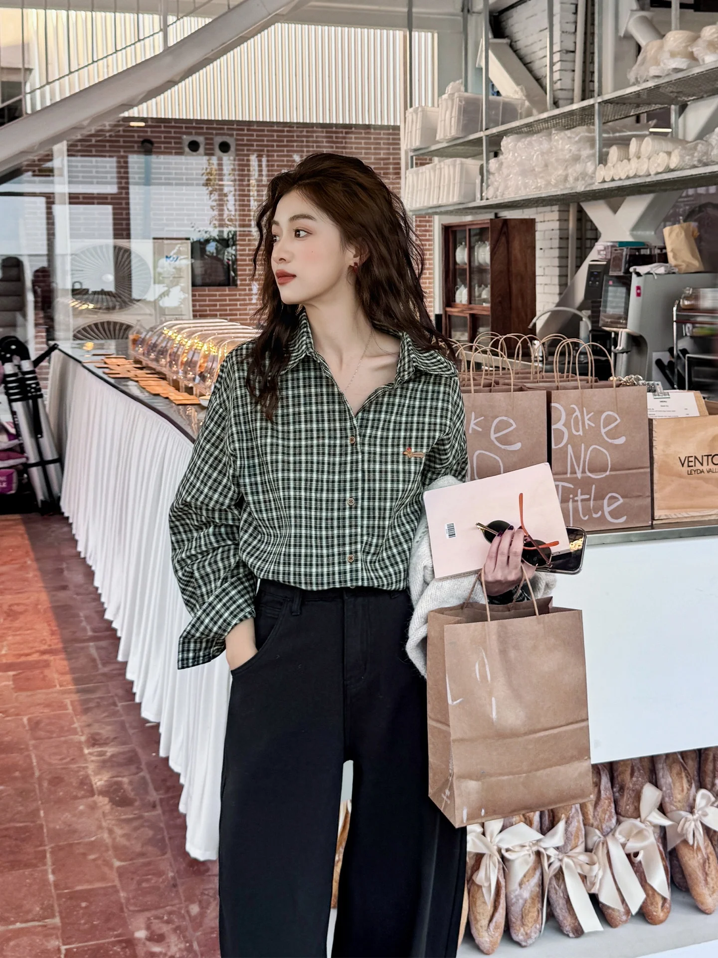 

Loose Long Sve Plaid irt Women's Autumn Faion New Sle Embroidery Dog Sausage id irt Versatile Layering Top