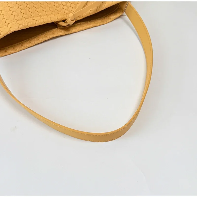 Unterarm-Umhängetasche aus Rattangeflecht, einfarbig, große Kapazität, Damen-Eimer-Einkaufstasche, Sommer-Strand-Reise-Handtasche, Einkaufskorb – Detail 7