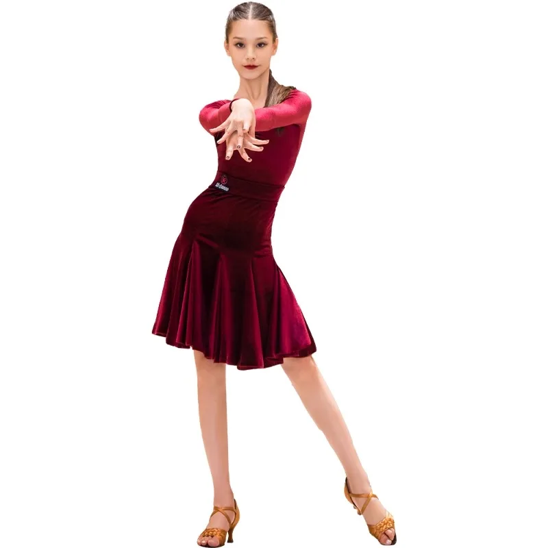 Op maat gemaakte Latin-dansrok voor meisjes, wijnrood fluweel, wedstrijduniform, regulatie-uniform voor de leeftijd van 14 en onder de rechtbank