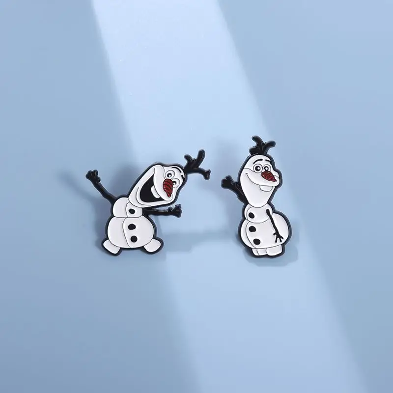 Frozen Olaf dibujos animados creativos lindo muñeco de nieve forma accesorios de ropa bolso escolar decoración insignia de metal regalo para niños y niñas