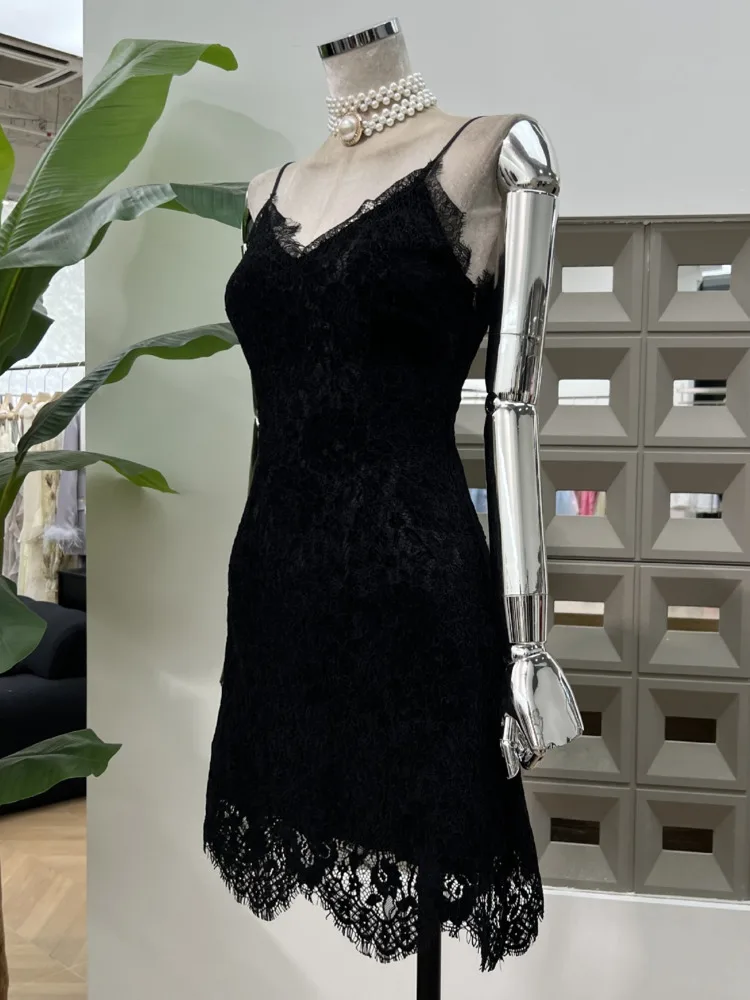 DFDG 2025 Primavera Estate Donna Lace Cut-Out Vintage Patchwork Abito con cinturino per spaghetti Abito firmato sexy sottile che definisce la vita