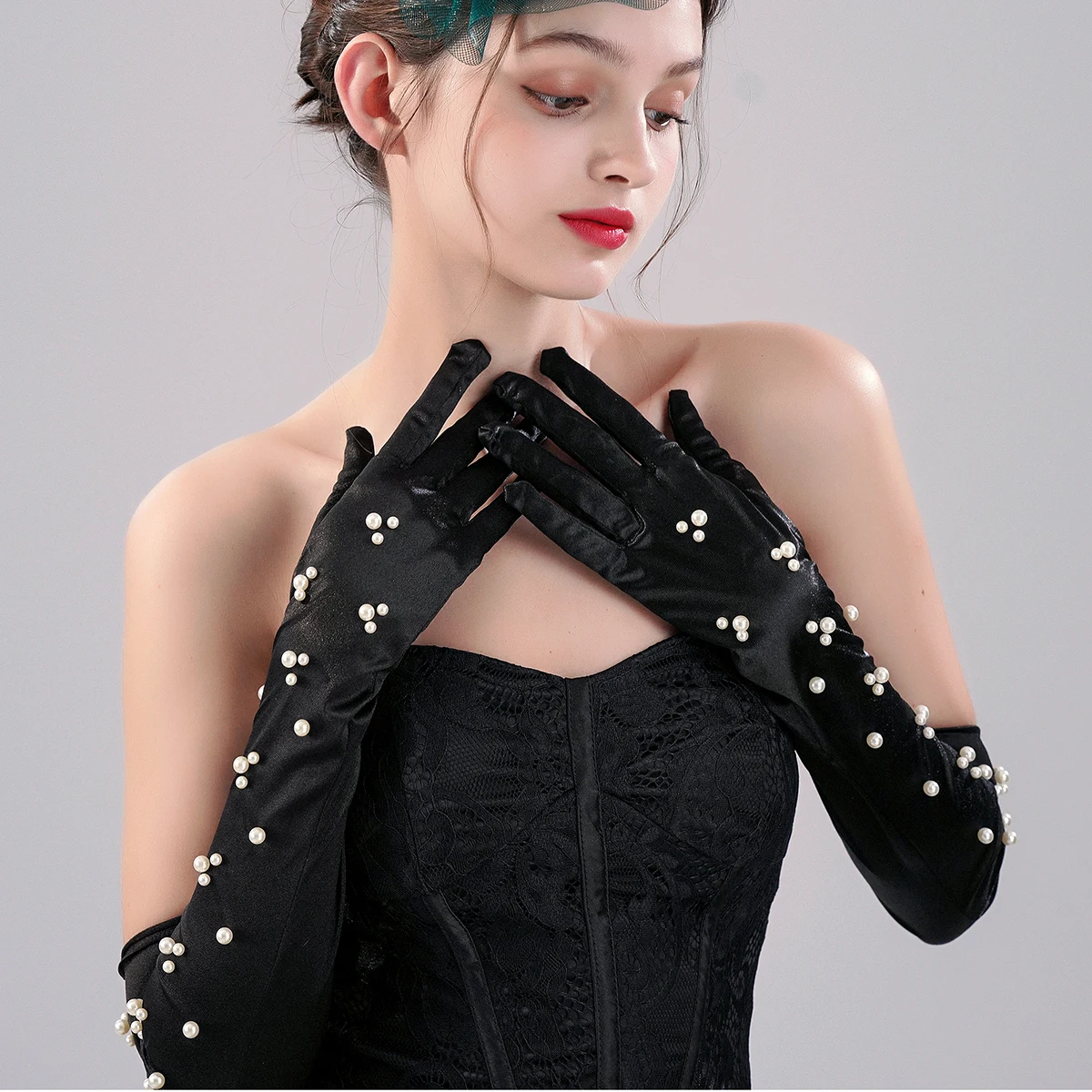 Guantes de longitud hasta el codo de estilo dedo negro, adecuado como accesorios para bodas de novia o bailes de mujer, un par