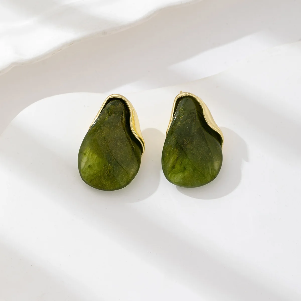 DIGADAGU المعادن الراتنج قطرة الماء وأقراط جديدة فاخرة أنيقة أقراط النساء مجوهرات اكسسوارات اليومية