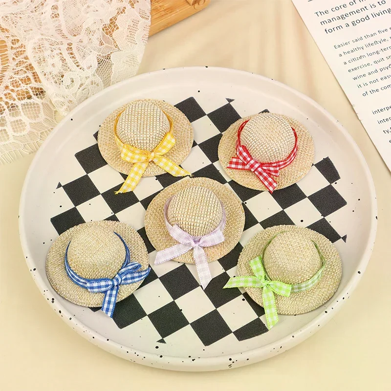 2 pçs chapéu de palha em miniatura mini boneca chapéus de palha com arco chapéu casa de boneca ornamento mão tecida acessórios para casa de bonecas
