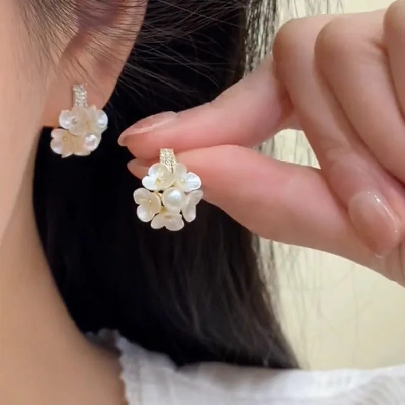 brincos-de-perola-em-estilo-luxuoso-design-Unico-com-brincos-de-prata-925-de-alta-qualidade-novo-estilo-elegante-para-mulheres