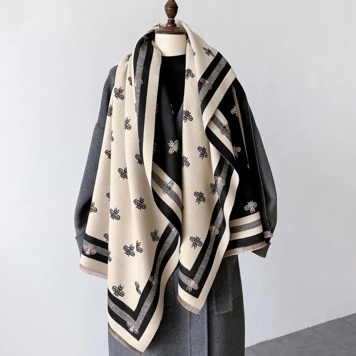 Autumn&Winter Warm Bee Print Scarf Prevent Coldness Wraps Female Imitation Cashmere Shawl Women\'s Thickening Tassels Scarf