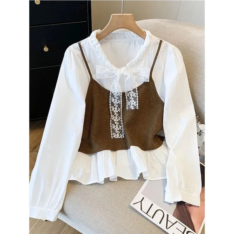 

Женский коричневый комплект из топа-камизола в рубчик и белой блузки с рюшами YY26