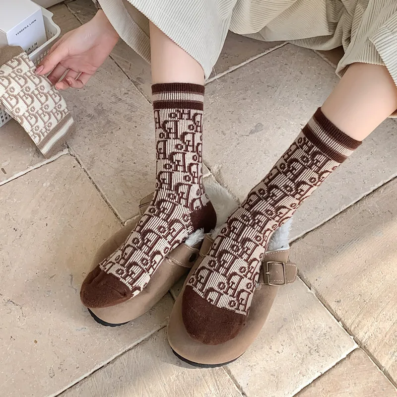 Kuwa 1/2 ペアトレンディな冬のウールの靴下レディースモノグラムパターン無地肥厚ミドルチューブソックス通気性卸売