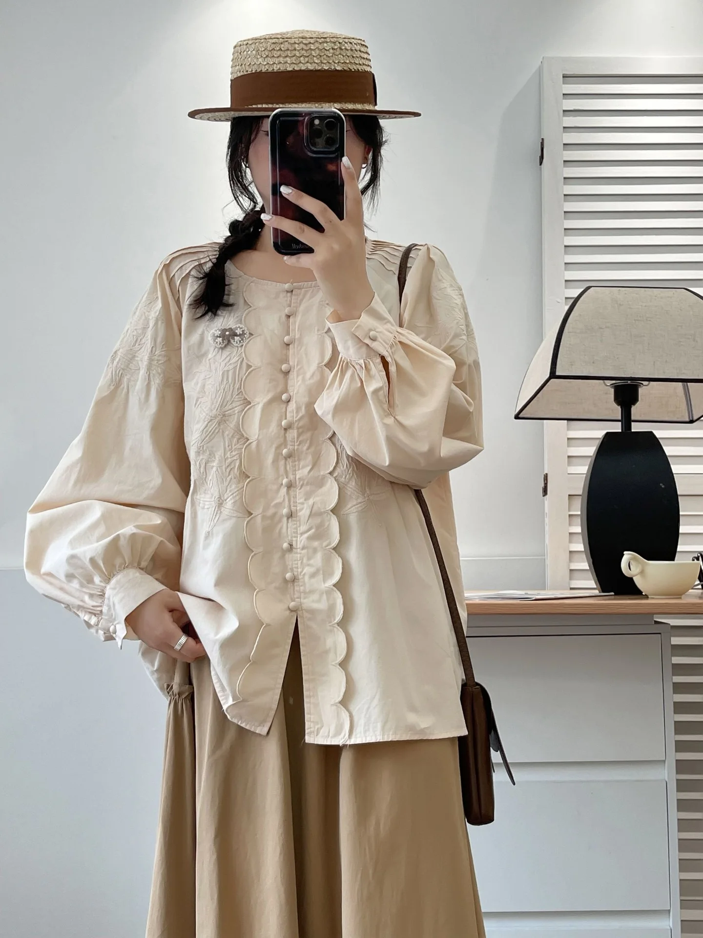 2025年秋新作 コットンランタン袖シャツ レディース Oネック 刺繍フリル 森ガール フレンチOL 通勤 ルーズブラウス T5N255CC