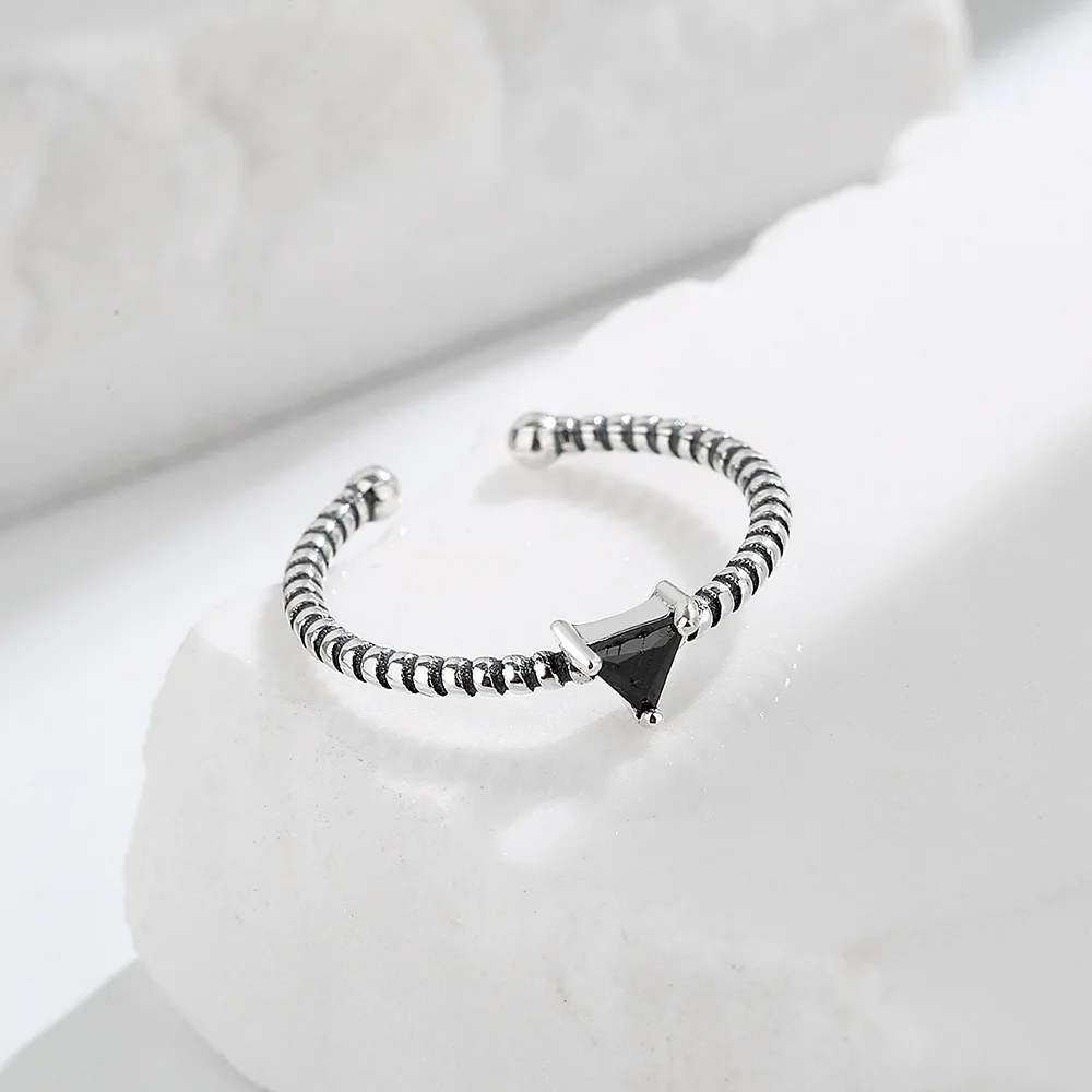 Retro New Ins Style Women's Ring 3A Zircon Black Triangle Engagement Party Wedding Jewelry Fashion Gewelry