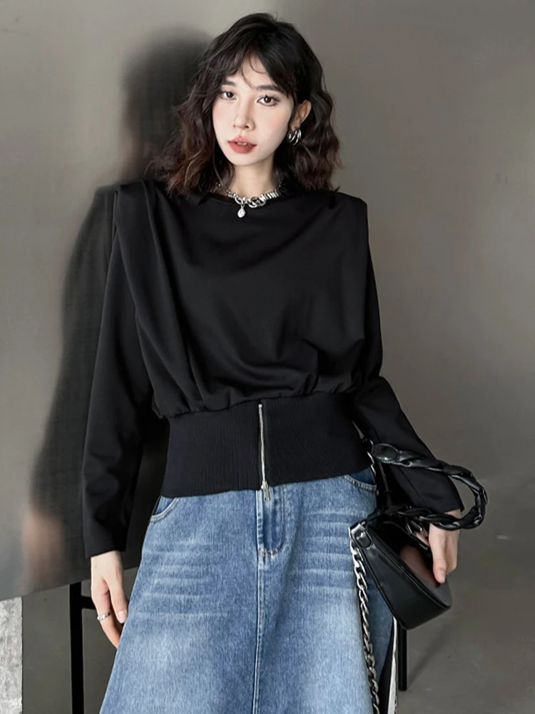 [EAM] Women Black Shouder Paded Short Zipper Big Size T-shirt New Round Neck Long Sleeve  Fashion Spring Autumn 2024 1DH4386