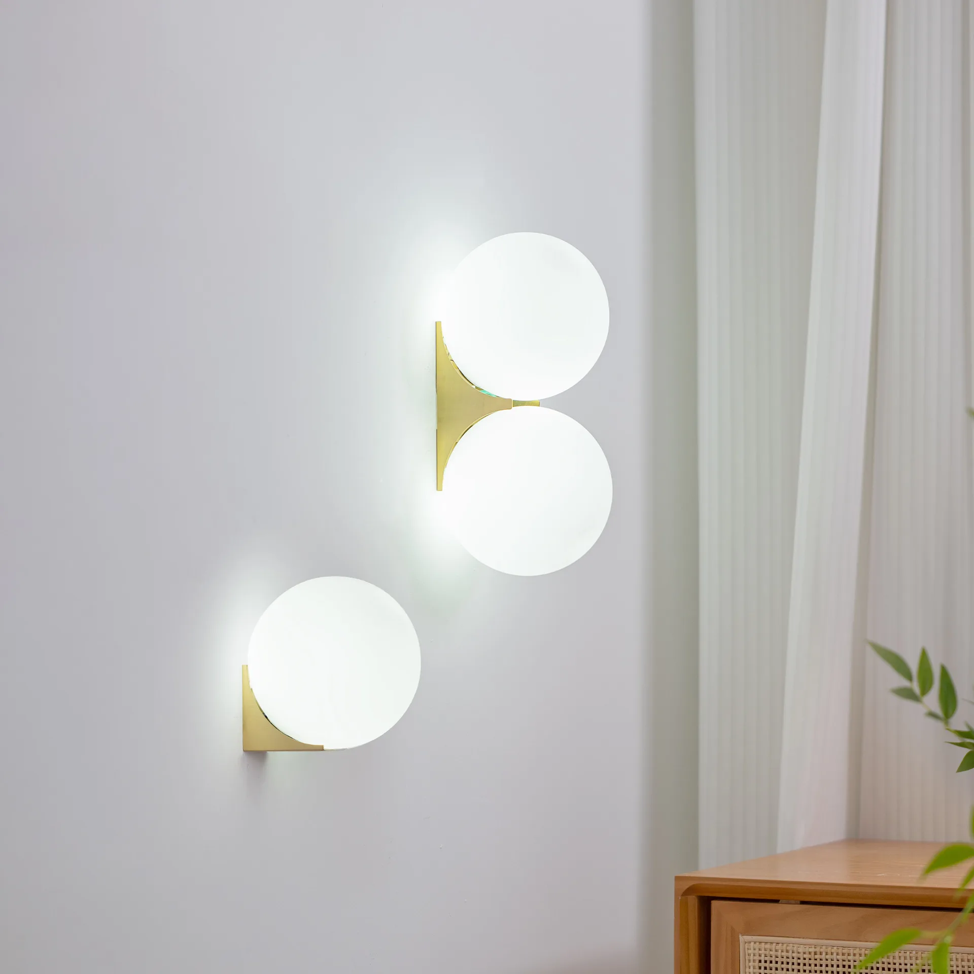 Nordic Minimalist Post‑Modern ArtDesigner Wall Lamp,Creative Geometric SphereDecor Sconce for Aisle Bedroom Bedside Mirror Front