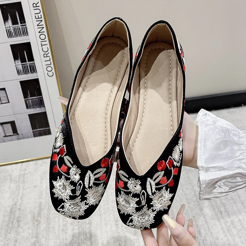 Woman's Summer Square Toe Embroidery Casual Shoes Soft Bottom Non Slip Shallow Flat Sole Cover Foot Chinese Ancient Hanfu Shoes