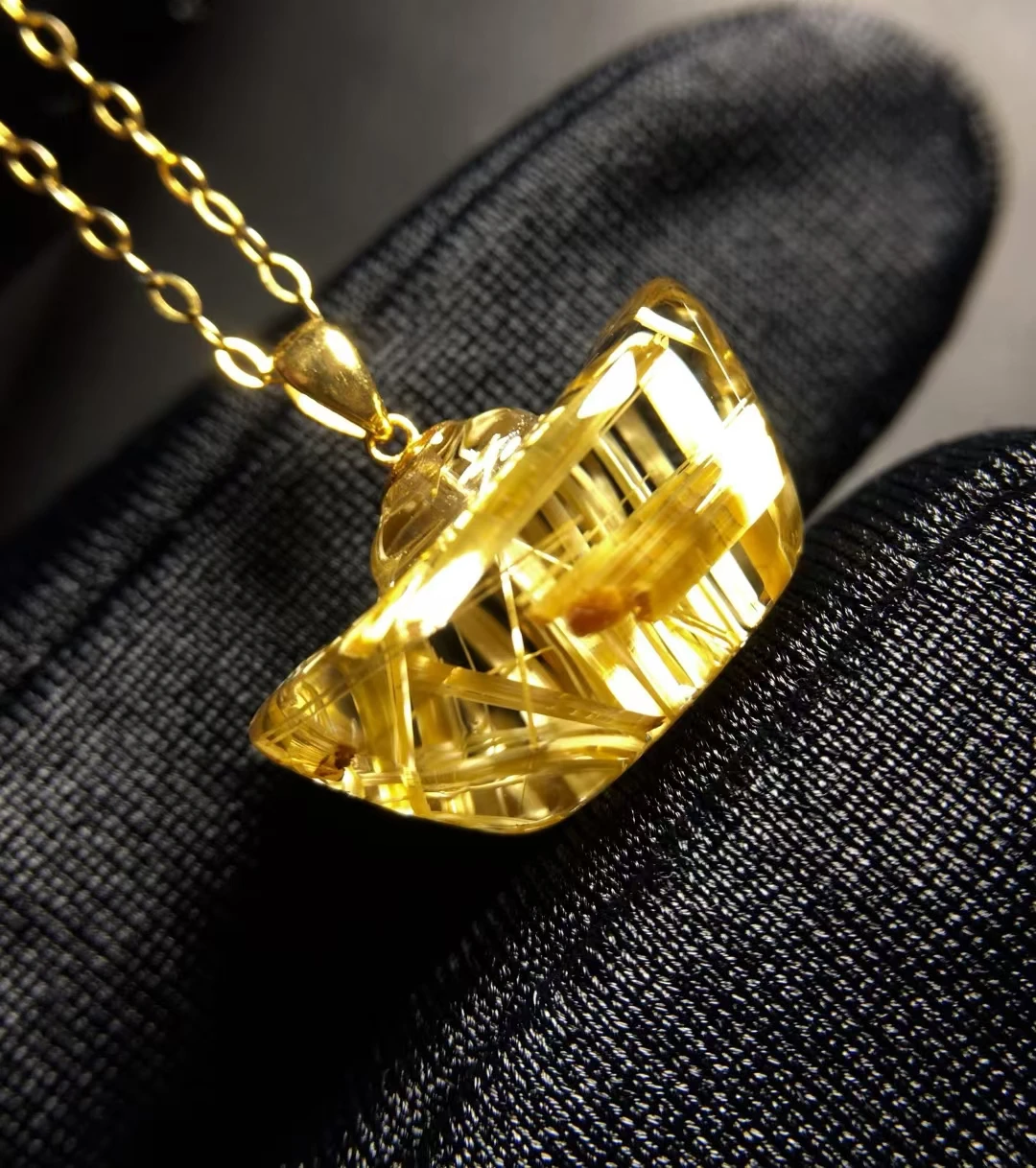 Natural Gold Rutilated Quartz Pendant Necklace Jewelry 15.8*9.1*9.5mm Purse Yellow Rutilated Women Men AAAAAAA