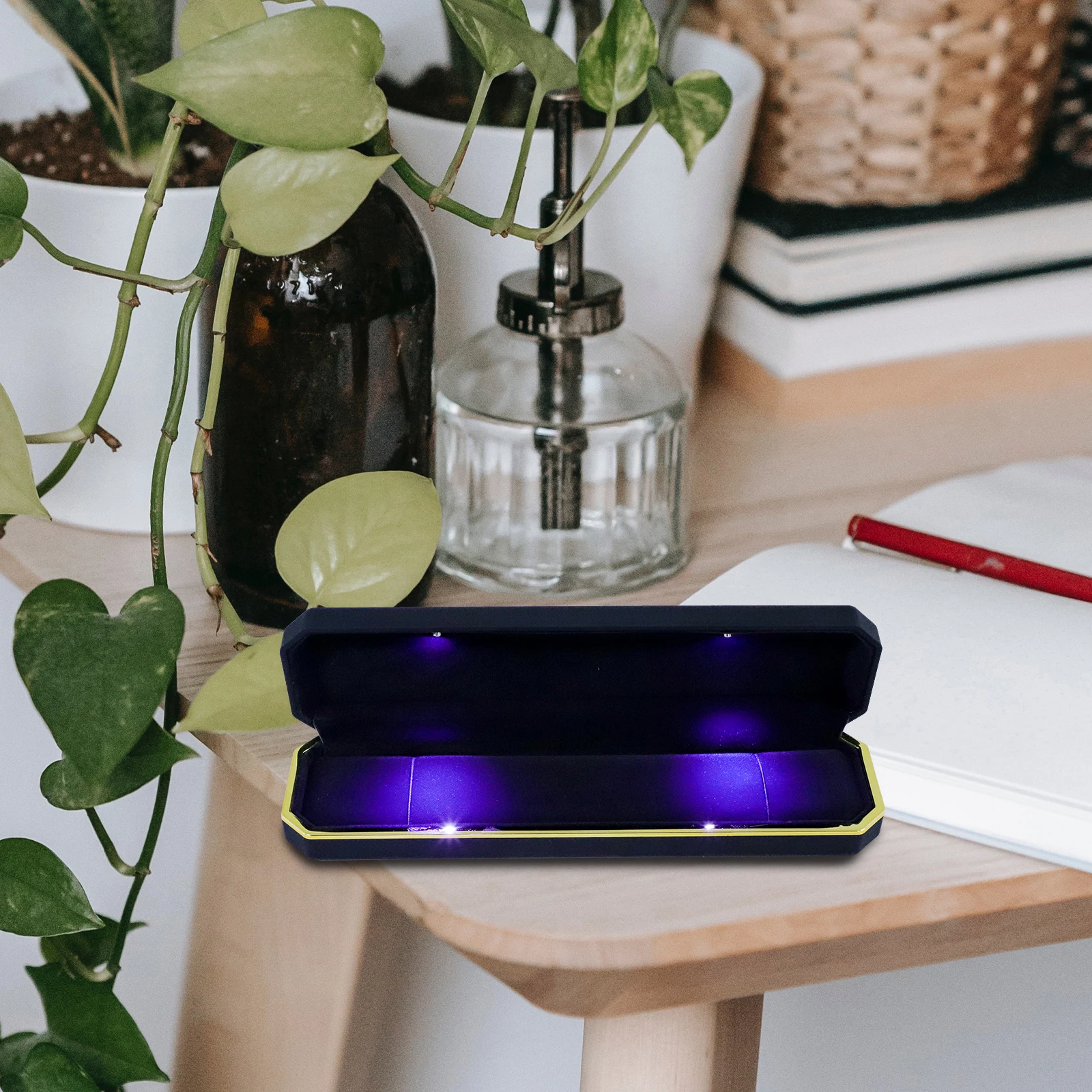

LED Lighting Necklace Box Long Fine Workmanship Jewelry Storage Box Romantic Display LED Luminous Necklace Case