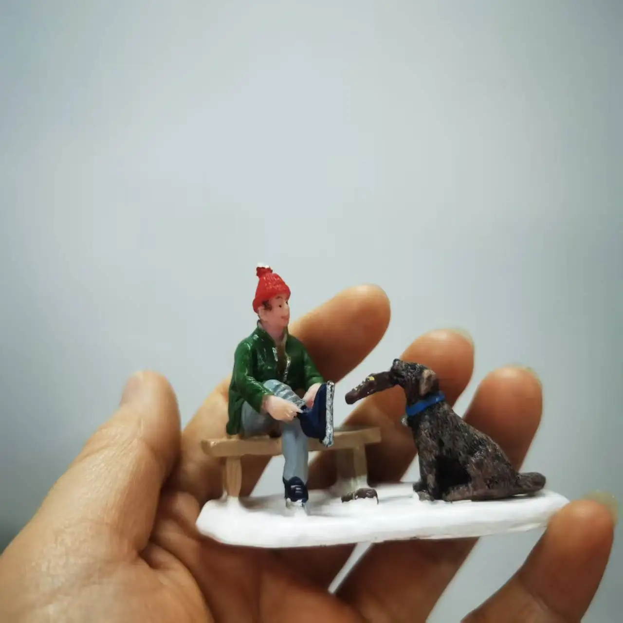 Resin figure mental psychological sand table game box court therapy wearing skating shoes