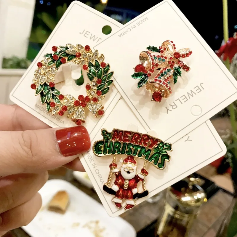 Bros Enamel Natal manusia salju Santa Claus pohon karangan bunga pin logam mode hadiah perhiasan untuk wanita hadiah dekorasi Natal