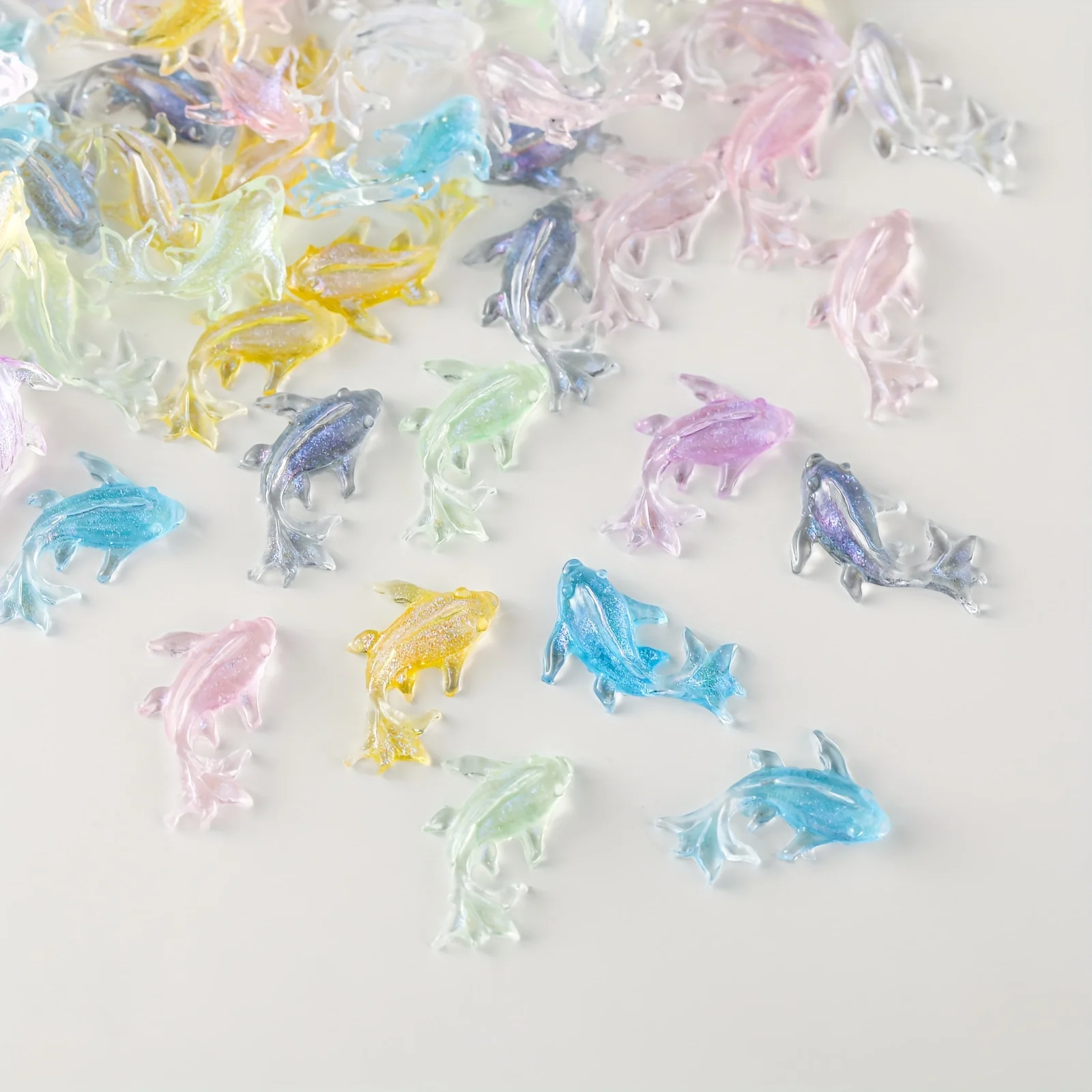 100 Stück Miniatur-Ozean-Tier-Charms-Set für Nagelkunst, niedliches Kawaii-Harz, Fisch, flache Rückseite, Strasssteine, DIY-Nageldekorationen