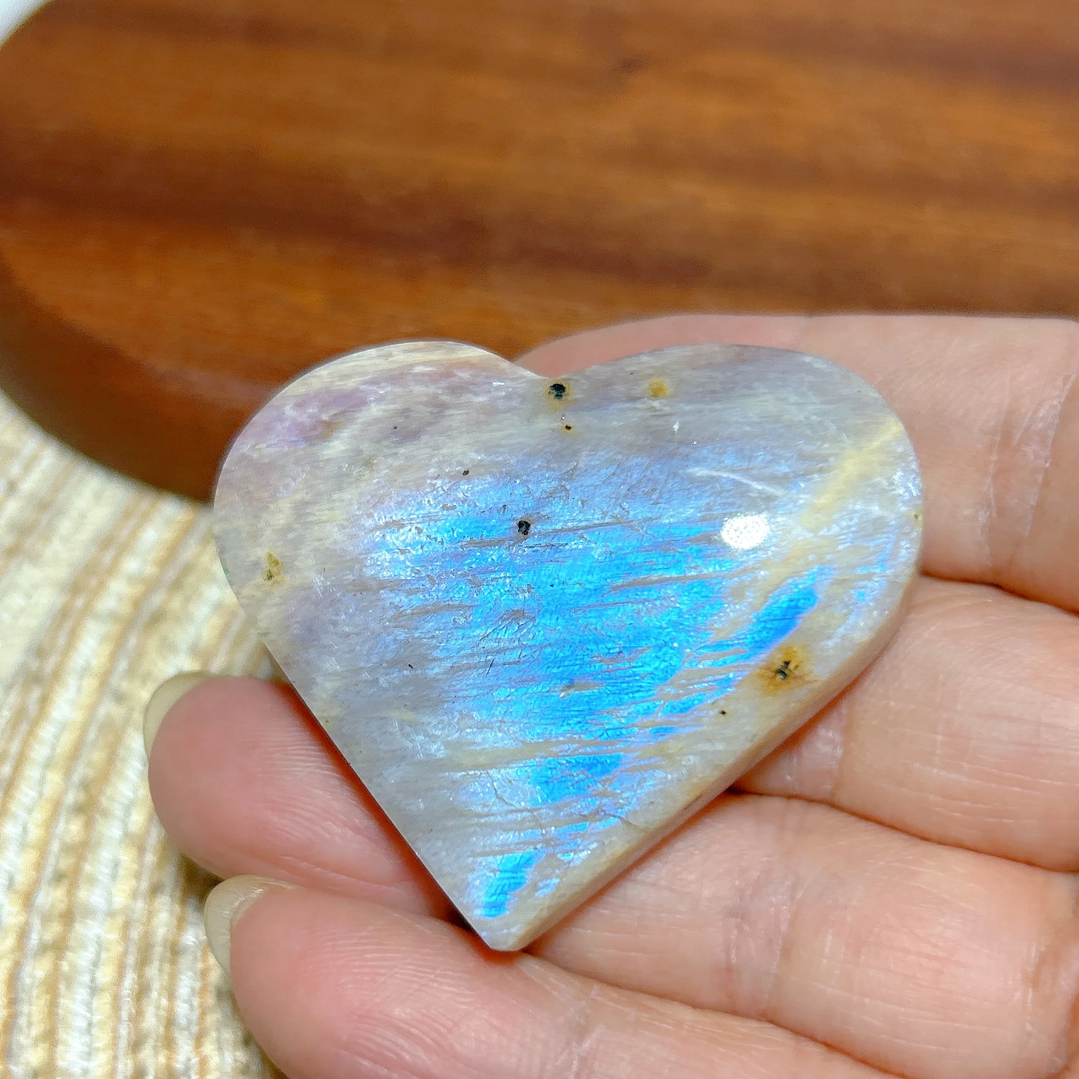 Healing Natural Crystal Blue Flashy Moonstone Heart Rainbow High Quality Gemstones Mineral Energy Reiki Home Decorations Gift