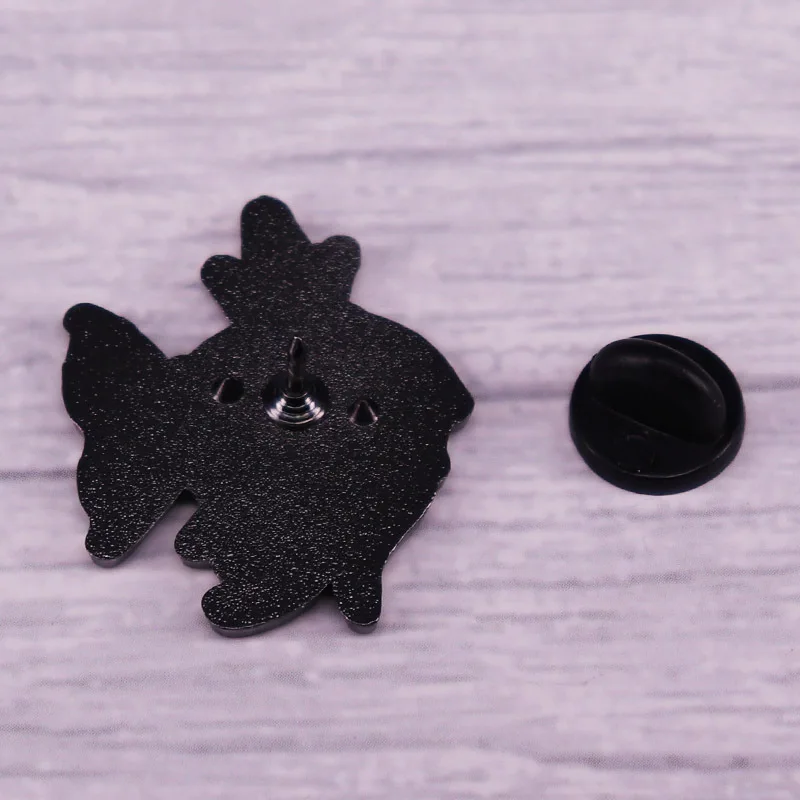 Lovely Crown Goldfish Enamel Pin Cartoon Fish Metal Brooch Badge Backpack Collar Fashion Decor Accessory Gift