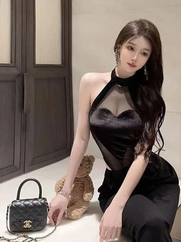 

Сексуальный комбинезон с вырезами и бретелями, откровенный топ с открытыми плечами, облегающий жилет-базовый слой, женские летние шорты с низкой талией