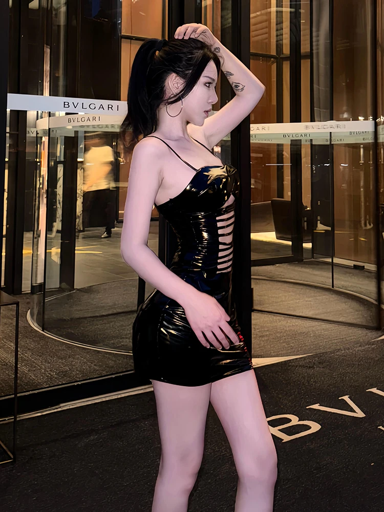 レッドダシック セクシー カットアウト ミニドレス レディース ブラック レザー バックレス スパゲッティストラップ スリムフィット ボディコン ドレス パンク レトロ ナイトクラブウェア