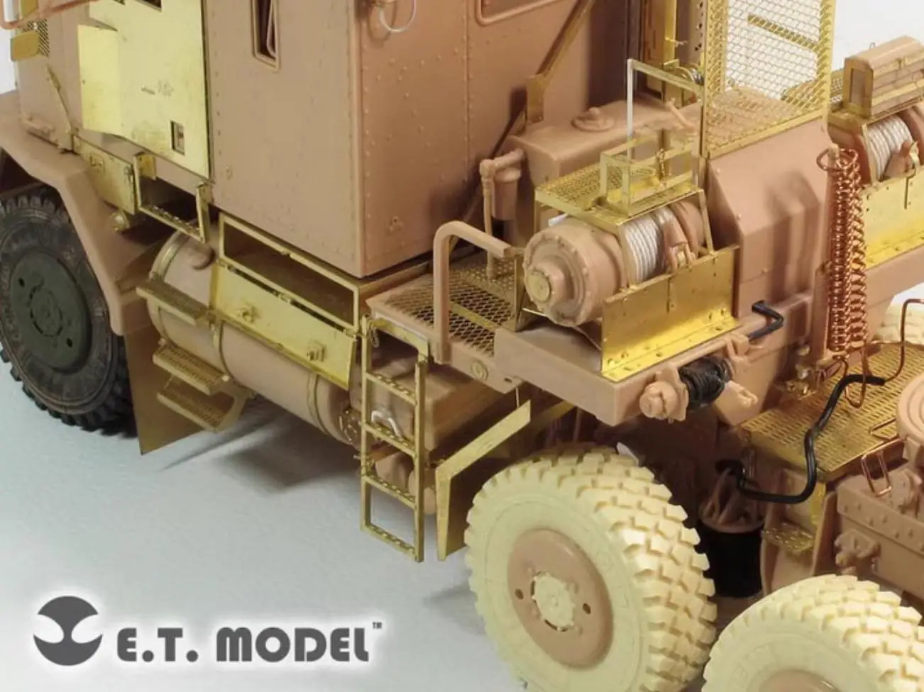 ET Model 1/35 E35-131 Modern U.S. M1070 Truck Tractor For HOBBYBOSS 85502