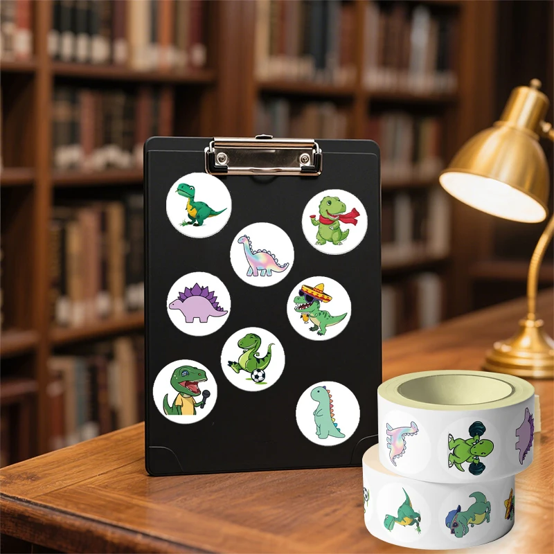 500 قطعة ملصقات ديناصور مستديرة طالب المعلم مدرسة مكافأة ملصق مغلف بطاقات المعايدة لوازم مكتبية خوذة الشارات