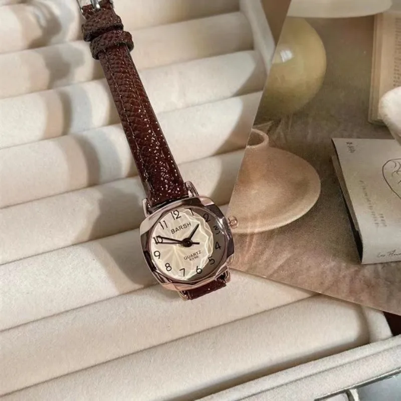 

Женские часы, модные повседневные универсальные кварцевые часы с ремешком
