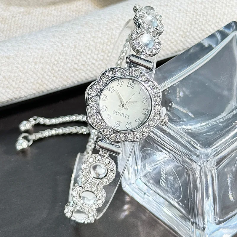 ساعة نسائية جديدة من الألماس على شكل زهرة العقيق الماسي بالكامل بمزاج عصري وسوار قابل للسحب للطالبات #4