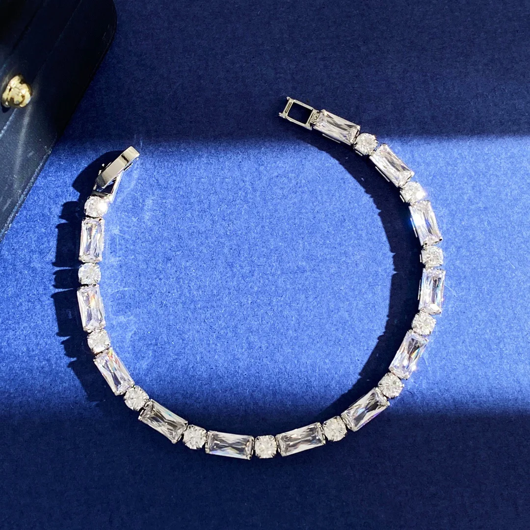 

Versatile and exquisite sparkling rectangular diamond set with zircon and diamond arranged bracelet