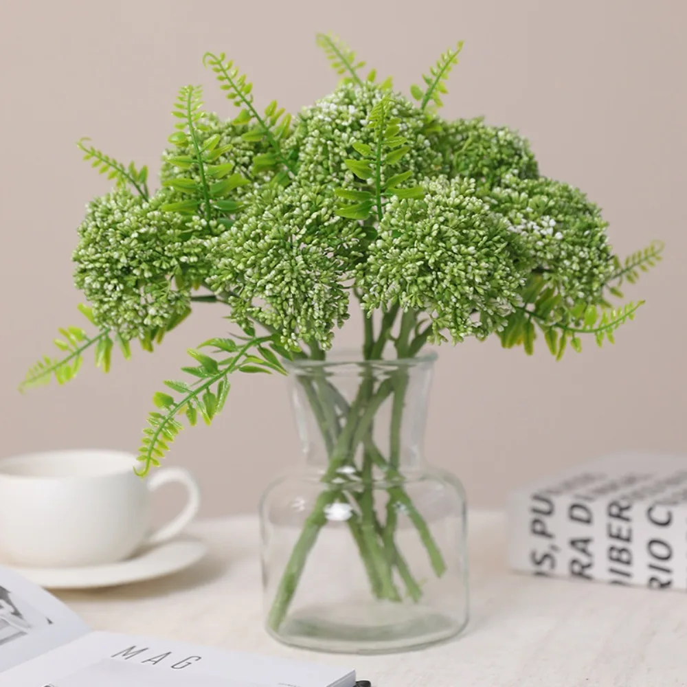 un-fiore-artificiale-di-ortica-una-pianta-antistress-per-decorazioni-da-ufficio-casa-feste-e-festivita