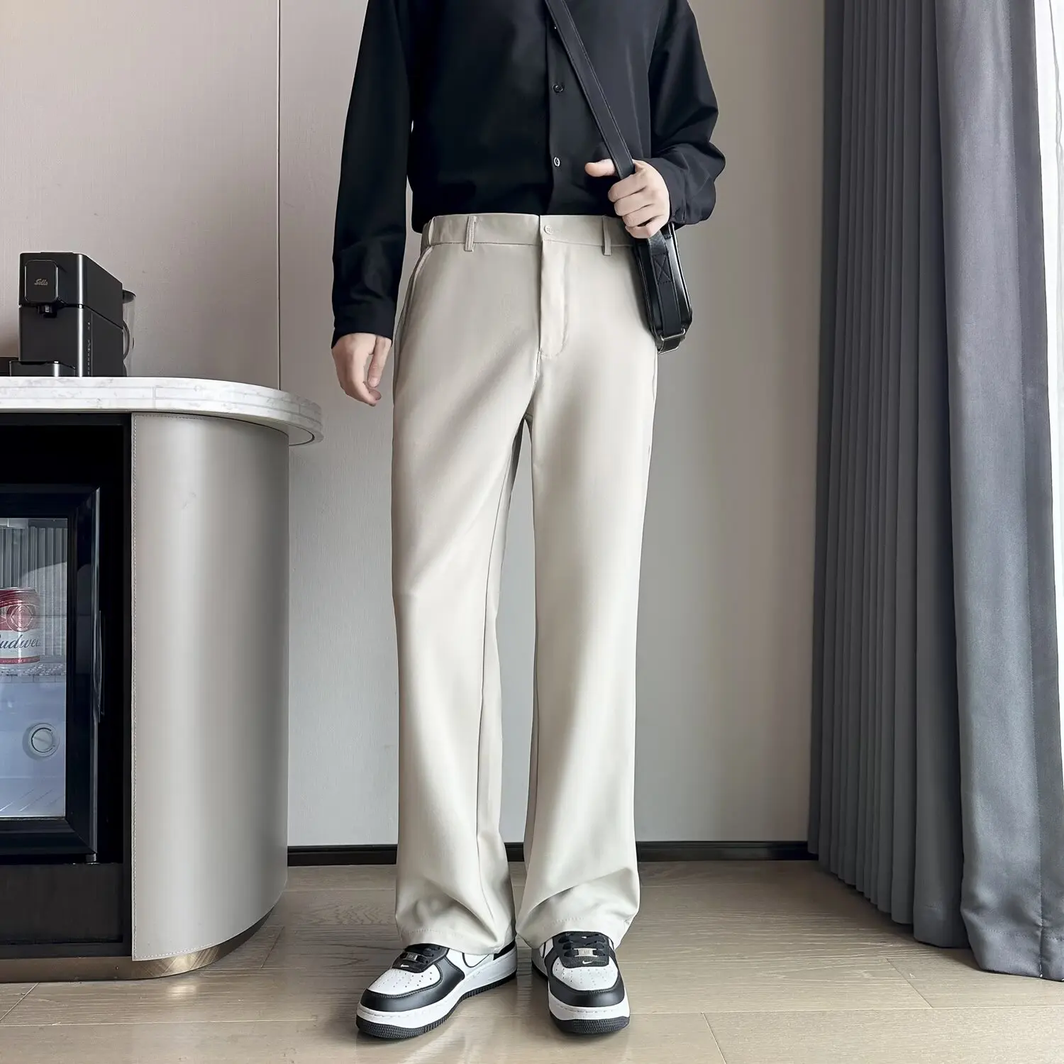 

Мужские минималистичные новые стильные слегка расклешенные устойчивые к морщинам крутые повседневные брюки осенний тренд модные брюки