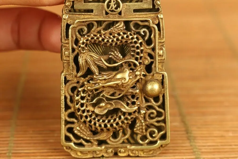 Chinese Old Bronze Hand Carving Dragon Statue Netsuke Pendant Gift Amulets